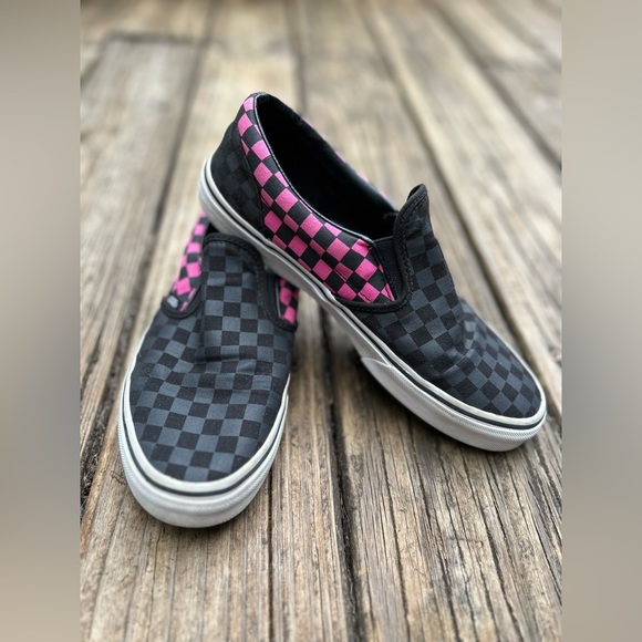 Vans Kids Size 7 checkerboard slip on sneakers 25 inches in black and pink - Picture 3 of 10